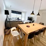 度假居 Entire In Center 比隆