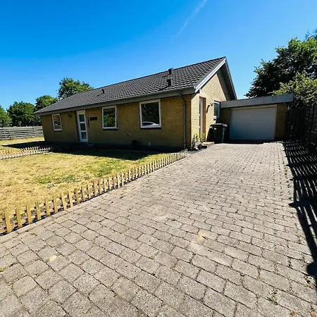 Nyaraló Entire In Center